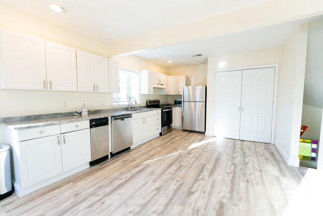 323 Middlesex St in North Andover, MA - Foto de edificio - Building Photo