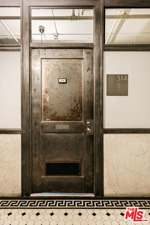 108 W 2nd St, Unit 314 in Los Angeles, CA - Building Photo - Building Photo