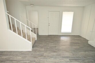 5006 Moro Manor Dr in Tampa, FL - Building Photo - Building Photo