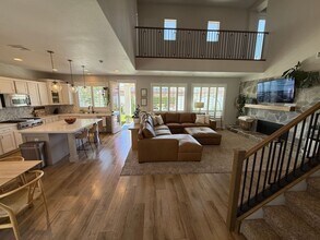 384 Rancho Rosario Ct in Las Vegas, NV - Building Photo - Building Photo