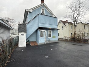 64 Adams St, Unit 1 in Bridgeport, CT - Building Photo - Building Photo