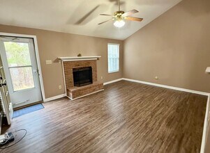 7931 Leverette Way in Powell, TN - Foto de edificio - Building Photo