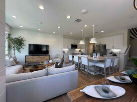 502 spindle Way in San Marcos, CA - Building Photo