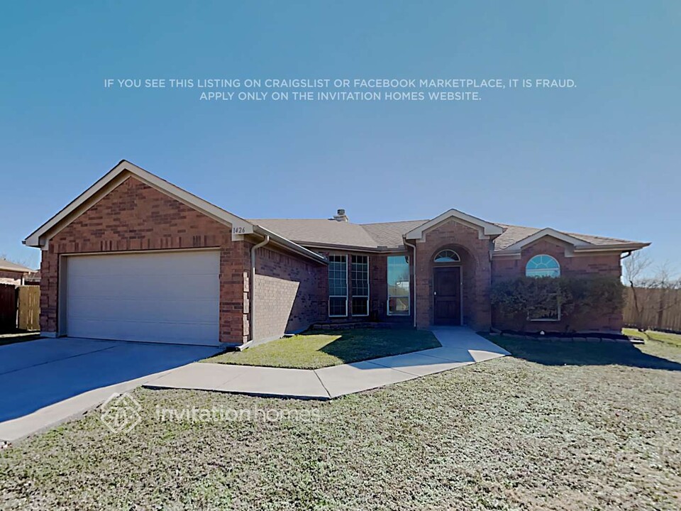 1426 Teal Way in Midlothian, TX - Foto de edificio