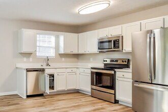 10976 Big Sky Dr in Hampton, GA - Building Photo - Building Photo