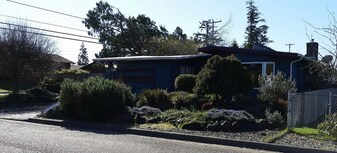 2419 Clark St in North Bend, OR - Building Photo