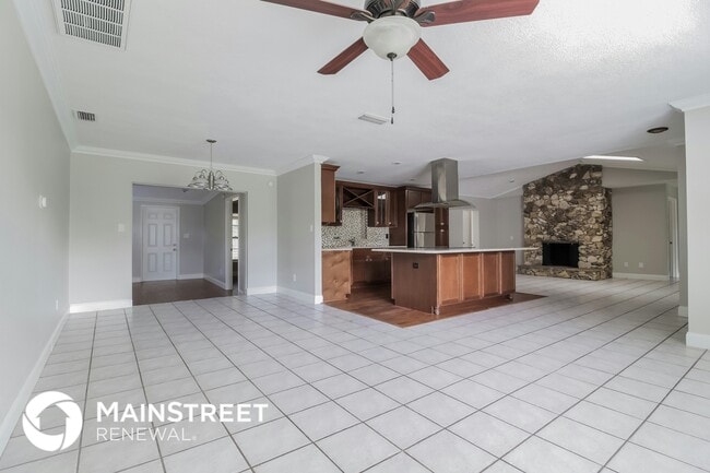 property at 118 Berkshire Cir E