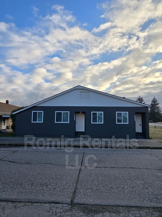 1206 B St in Centralia, WA - Building Photo