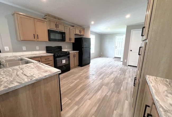 6588 N Hampshire Dr in Holly, MI - Foto de edificio - Building Photo