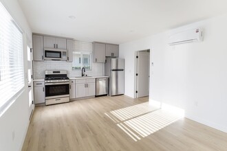 12759 Matteson Ave in Los Angeles, CA - Foto de edificio - Interior Photo