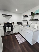 3911 Woolwine Dr, Unit B in Los Angeles, CA - Building Photo - Building Photo