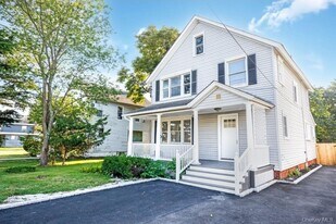 178 N Ocean Ave in Patchogue, NY - Building Photo