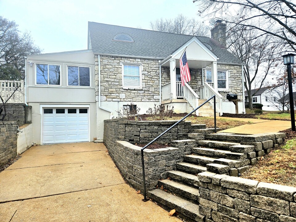 195 Doorack Ln in Kirkwood, MO - Building Photo