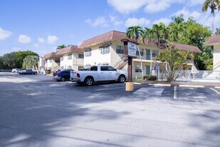Sun Harbour Apartments in Fort Lauderdale, FL - Building Photo