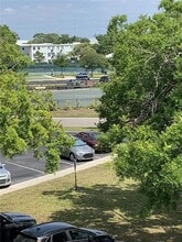 2380 World Pkwy Blvd in Clearwater, FL - Foto de edificio - Building Photo