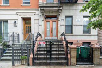 592 Leonard St in Brooklyn, NY - Building Photo - Building Photo