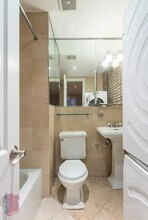 110 Bedford St in New York, NY - Building Photo - Building Photo