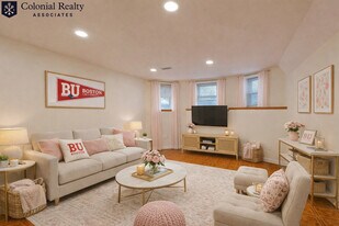 73 Thatcher St in Brookline, MA - Building Photo