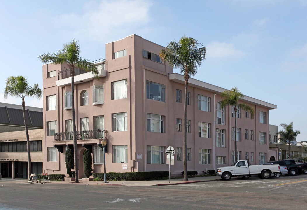 Lanson Arms Apartments in San Diego, CA - Foto de edificio