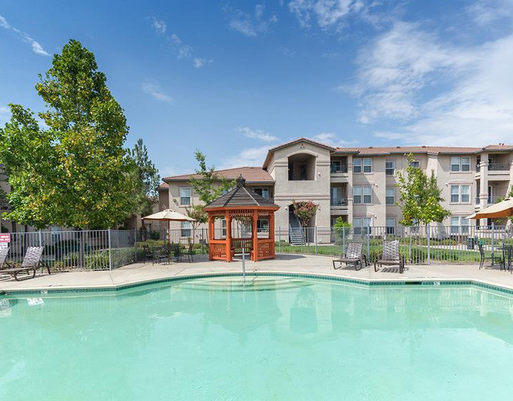 Crocker Oaks Apartments in Roseville, CA - Building Photo