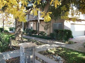 400 Regatta Ln in West Sacramento, CA - Building Photo