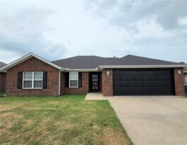 3505 SW Carriageway Ave in Bentonville, AR - Building Photo