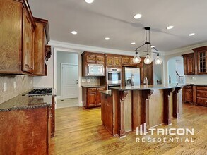 5840 Cool Springs Dr in Cumming, GA - Foto de edificio - Building Photo