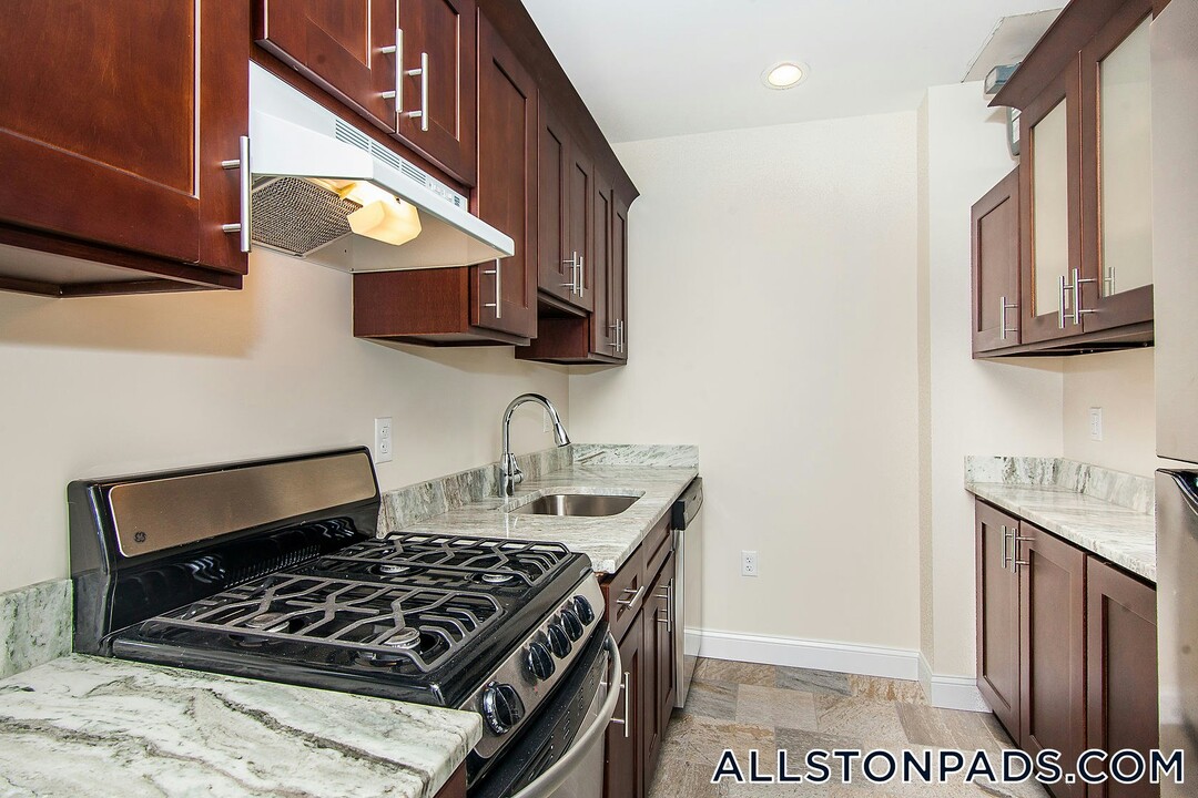 33 Walbridge St in Boston, MA - Building Photo