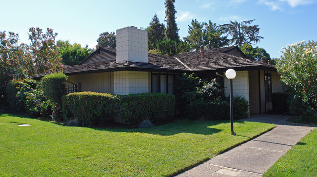 1975 Desert Cir in Walnut Creek, CA - Building Photo - Building Photo