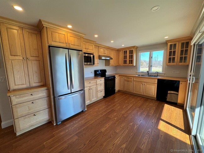 11 River Colony in Guilford, CT - Building Photo - Building Photo