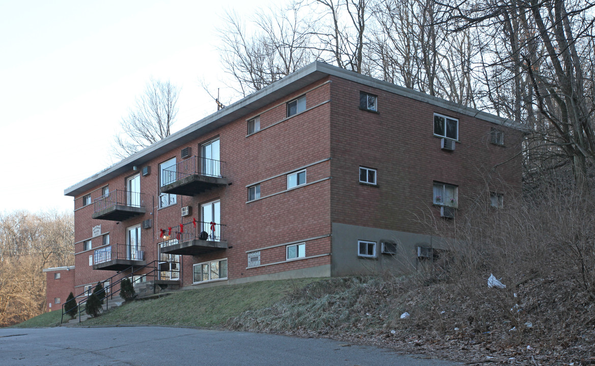 Westwood Manor in Cincinnati, OH - Foto de edificio