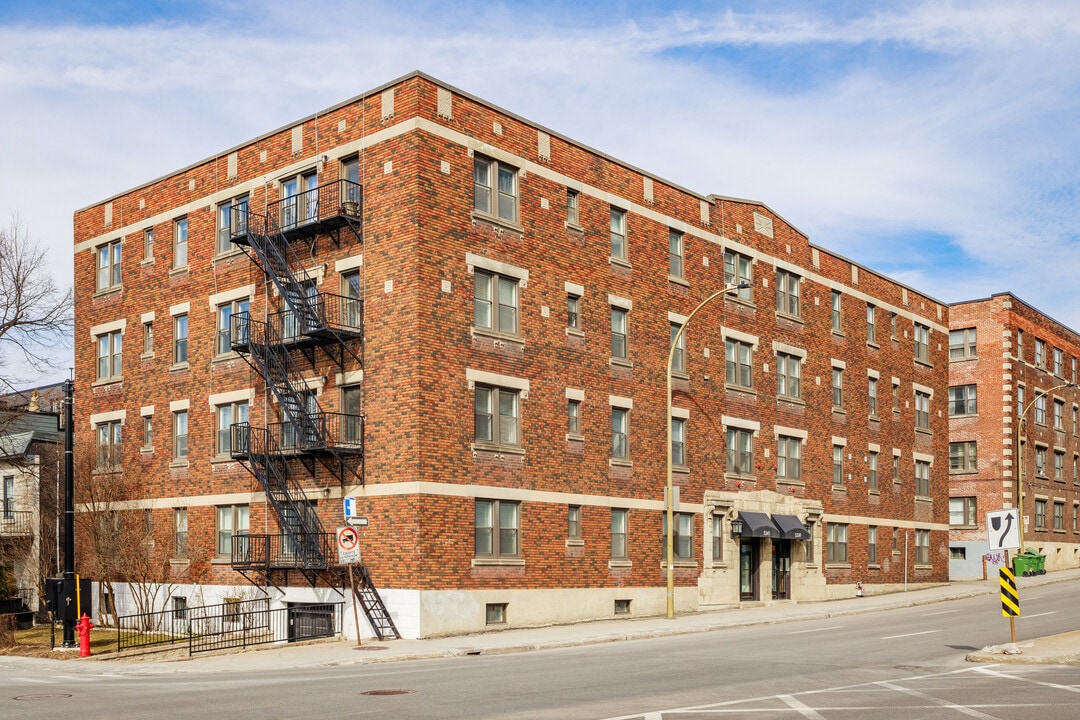 5341 De La Côte-Saint-Luc Ch in Montréal, QC - Building Photo