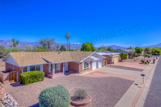 6821 E 4th St in Tucson, AZ - Foto de edificio - Building Photo