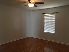 6909 Brook Bend Way in Louisville, KY - Building Photo