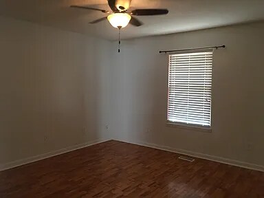 6909 Brook Bend Way in Louisville, KY - Building Photo