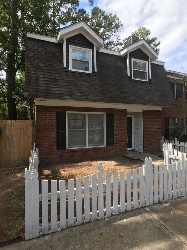 property at 1 Pointer Pl