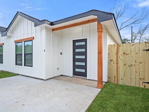 9114 Everglade Dr in Houston, TX - Building Photo - Building Photo