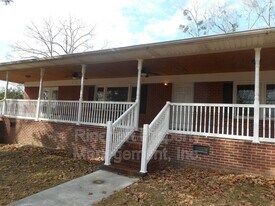 3067 India Hook Rd in Rock Hill, SC - Building Photo