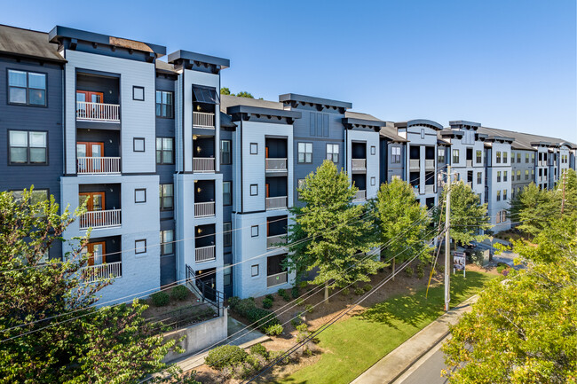 Vue at Embry Hills in Atlanta, GA - Foto de edificio - Building Photo