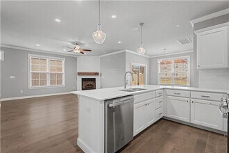 2190 N Woodlark Ln in Fayetteville, AR - Building Photo - Building Photo