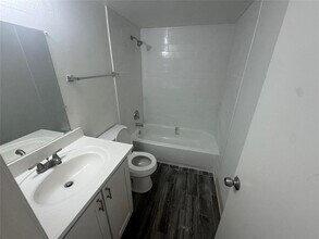 5168 NE 6th Ave in Oakland Park, FL - Building Photo - Building Photo