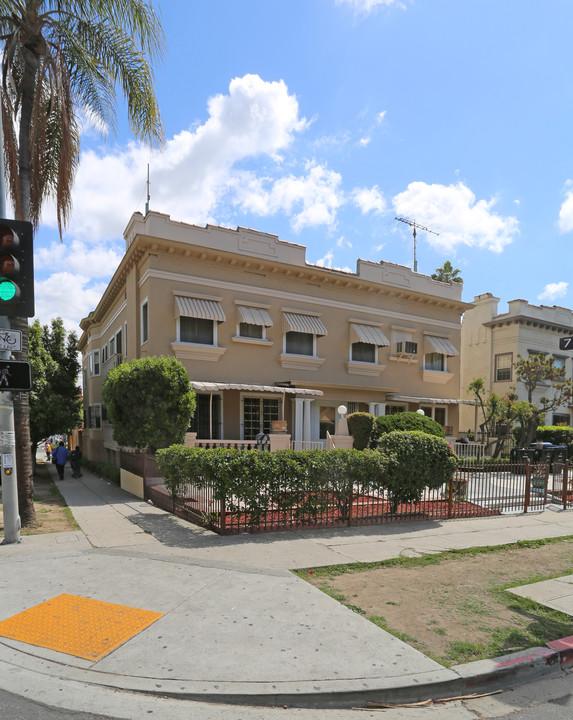 700 S New Hampshire Ave in Los Angeles, CA - Building Photo