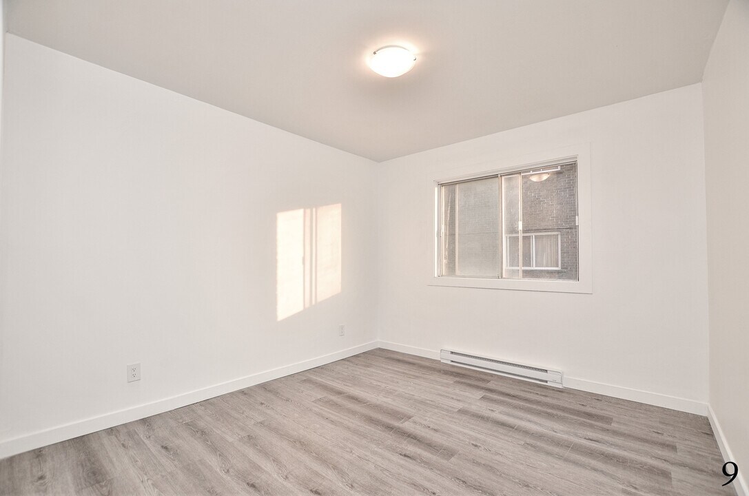 6395 R. Villeneuve in Montréal, QC - Building Photo
