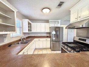 208 Panther Path in Liberty Hill, TX - Foto de edificio - Building Photo