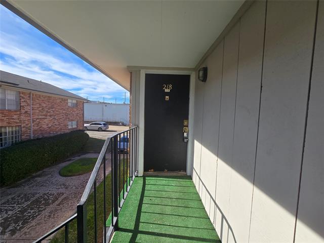 8071 Meadow Rd in Dallas, TX - Building Photo - Building Photo