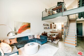 1220 N Orange Grove Ave in West Hollywood, CA - Building Photo - Building Photo