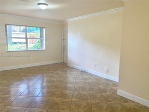 8003 W 6th Ave in Hialeah, FL - Building Photo - Building Photo