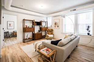 Broderick Manor in Detroit, MI - Building Photo