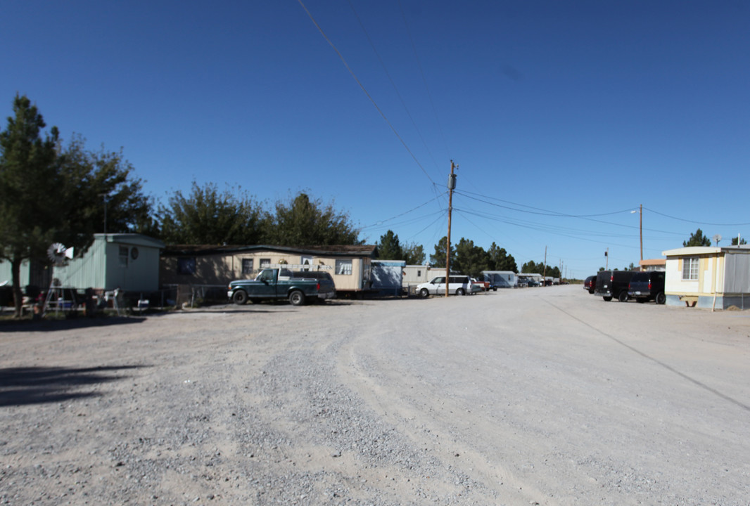 200 Crossett Ln in Anthony, NM - Foto de edificio