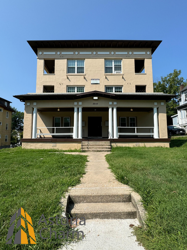 2210 Roslyn Ave in Baltimore, MD - Building Photo - Interior Photo